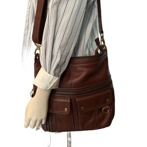 Nice dark brown Fossil Morgan traveler leather messenger crossbody bag unisex